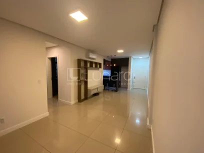 Foto Apartamento com 2 Dormitórios