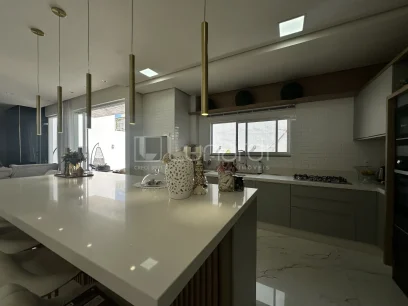 Foto Casa com 4 Suítes
