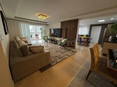 Apartamento com 3 Dormitórios
