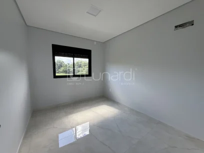 Foto Sobrado com 3 Dormitórios