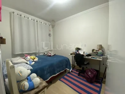 Foto Apartamento com 2 Dormitórios