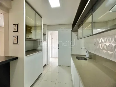 Foto Apartamento com 3 Dormitórios