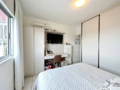 Foto Apartamento com 2 Dormitórios