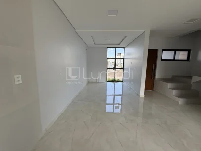 Foto Sobrado com 3 Dormitórios