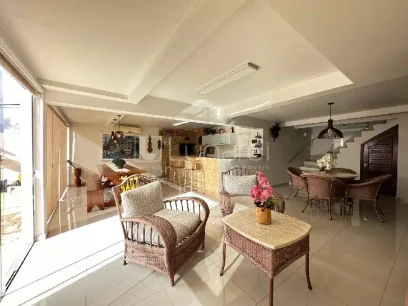 Foto Casa com 3 Dormitórios