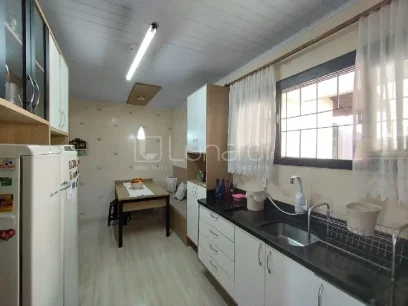 Foto Casa com 3 Dormitórios
