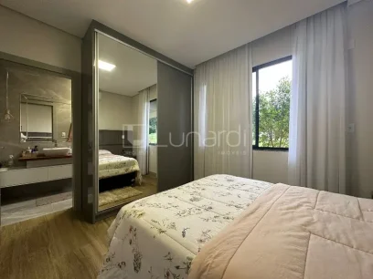 Foto Casa com 4 Dormitórios