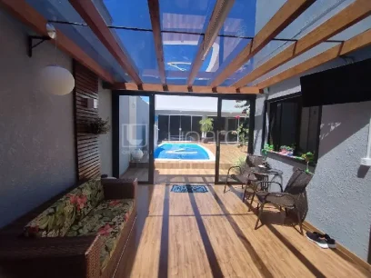 Foto Casa com 3 Dormitórios