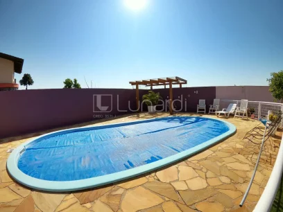 Foto Casa com 5 Dormitórios