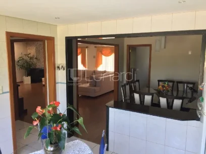 Foto Casa com 5 Dormitórios