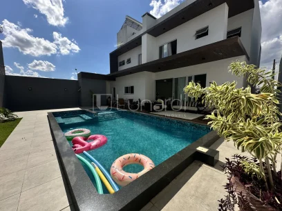 Foto Casa com 4 Suítes