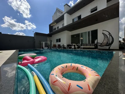 Foto Casa com 4 Suítes