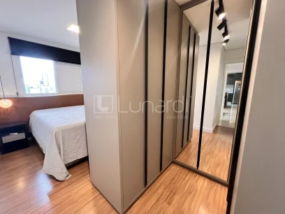 Foto Apartamento com 2 Dormitórios