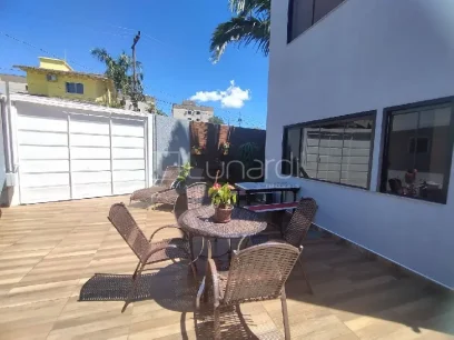 Foto Casa com 3 Dormitórios