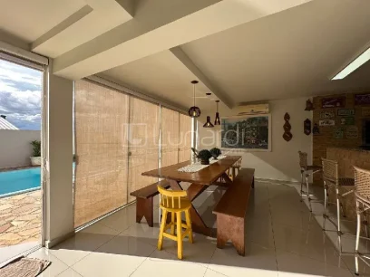 Foto Casa com 3 Dormitórios