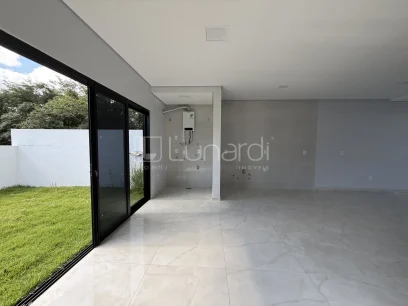 Foto Sobrado com 3 Dormitórios