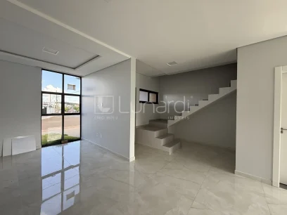 Foto Sobrado com 3 Dormitórios