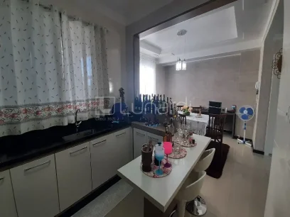 Foto Casa com 2 Dormitórios