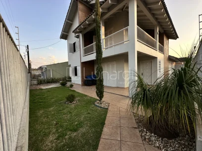 Foto Casa com 4 Dormitórios