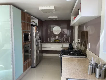 Foto Casa com 4 Suítes