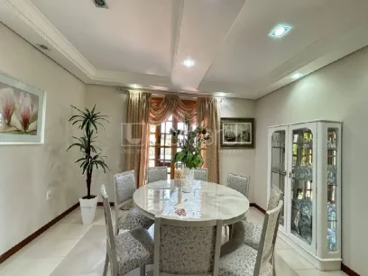 Foto Casa com 4 Dormitórios