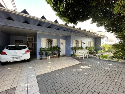 Foto Casa com 3 Dormitórios