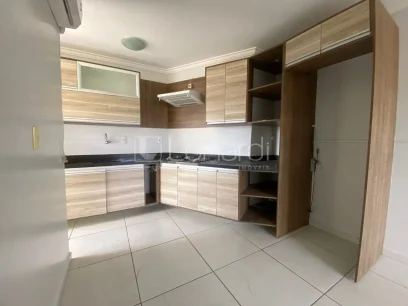 Foto Apartamento com 2 Dormitórios