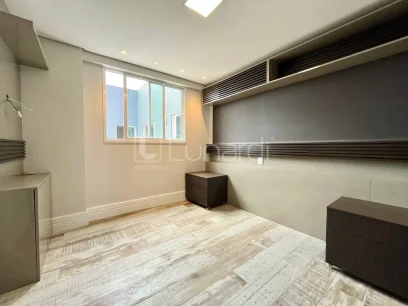 Foto Apartamento com 2 Dormitórios