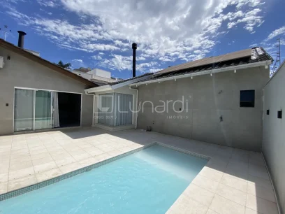 Foto Casa com 3 Dormitórios