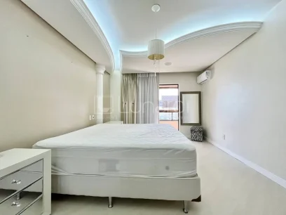 Foto Apartamento com 3 Dormitórios