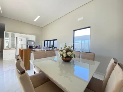 Foto Casa com 3 Dormitórios