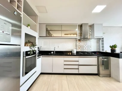 Foto Apartamento com 3 Dormitórios