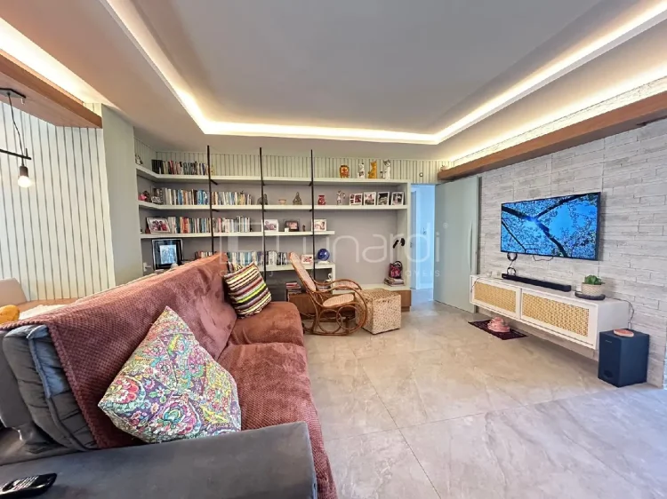 Apartamento com 3 Dormitórios