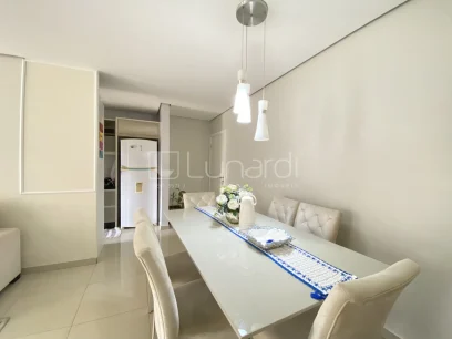 Foto Apartamento com 2 Dormitórios