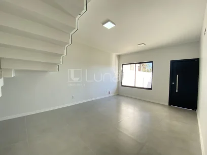 Foto Sobrado com 3 Dormitórios