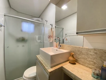 Foto Apartamento com 2 Dormitórios