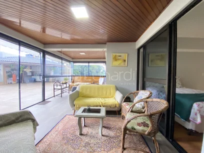 Apartamento com 3 Dormitórios