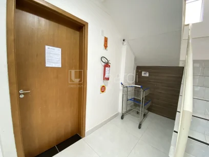 Foto Apartamento com 2 Dormitórios