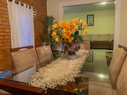 Foto Casa com 3 Dormitórios