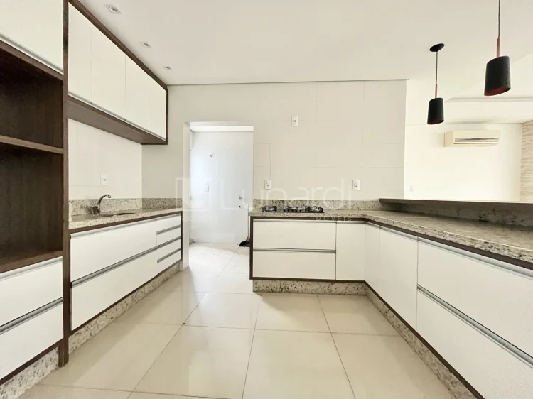 Apartamento com 3 Dormitórios