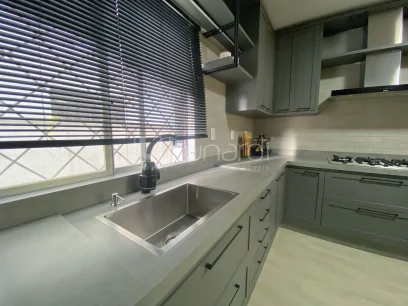Foto Apartamento com 4 Dormitórios