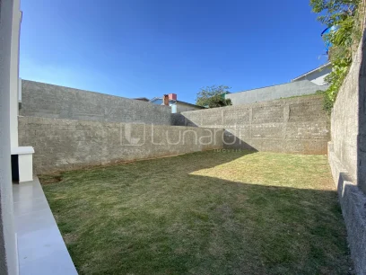 Foto Sobrado com 3 Dormitórios