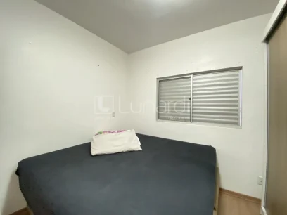 Foto Apartamento com 2 Dormitórios
