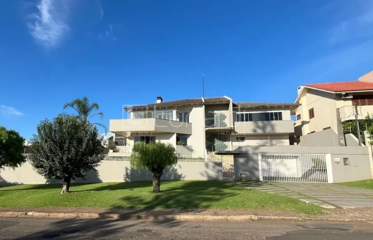 Casa com 5 Dormitórios