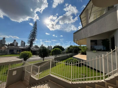 Foto Casa com 5 Dormitórios