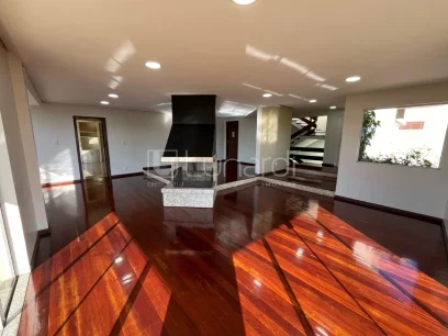 Foto Casa com 5 Dormitórios