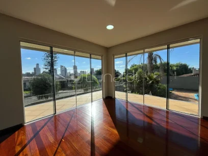 Foto Casa com 5 Dormitórios