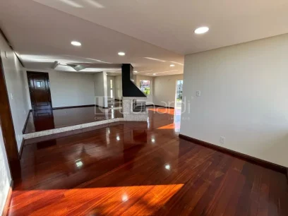Foto Casa com 5 Dormitórios