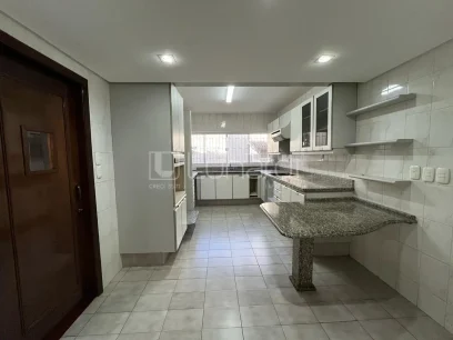 Foto Casa com 5 Dormitórios