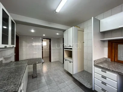Foto Casa com 5 Dormitórios